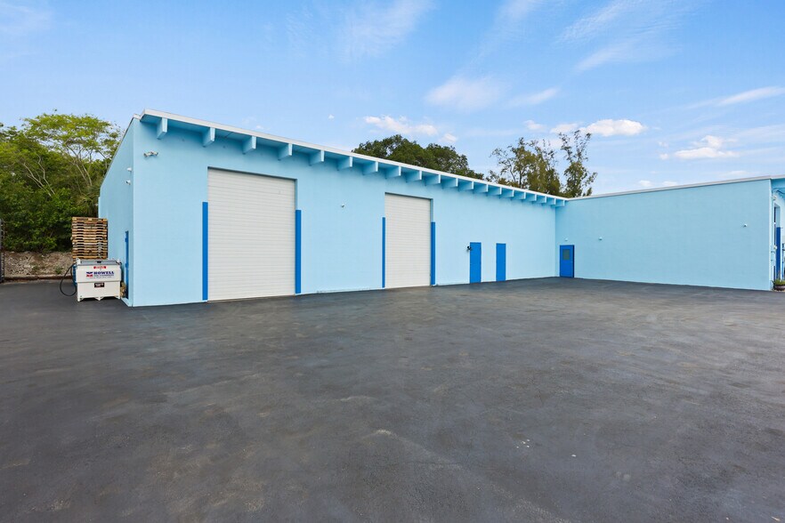 More Photos Of 2605 Kelly Ln, Lake Worth Light Distribution For Lease