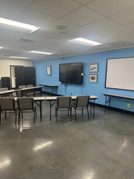 More Photos Of 5711 Northwest Pky, San Antonio Loft Creative Space For Lease