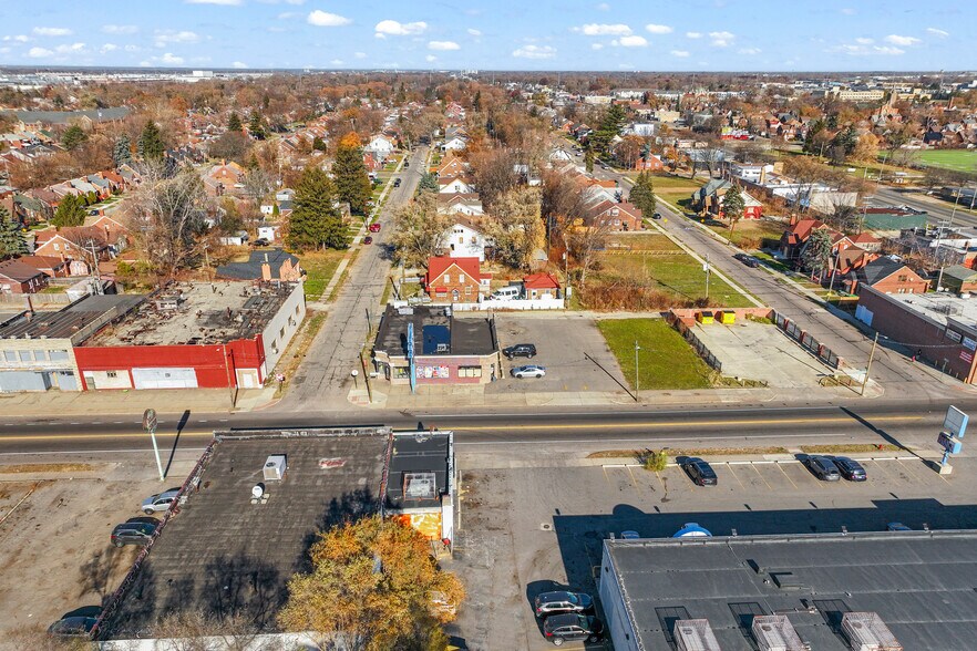 More Photos Of 7606 E 7 Mile Rd, Detroit Storefront For Sale