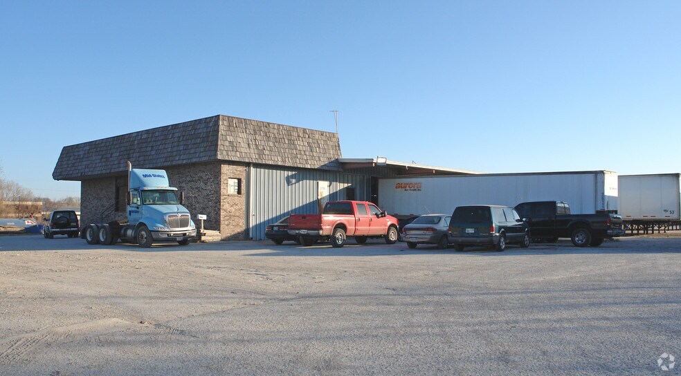 More Photos Of 3750 Fairbanks Ave, Kansas City Truck Terminal For Lease