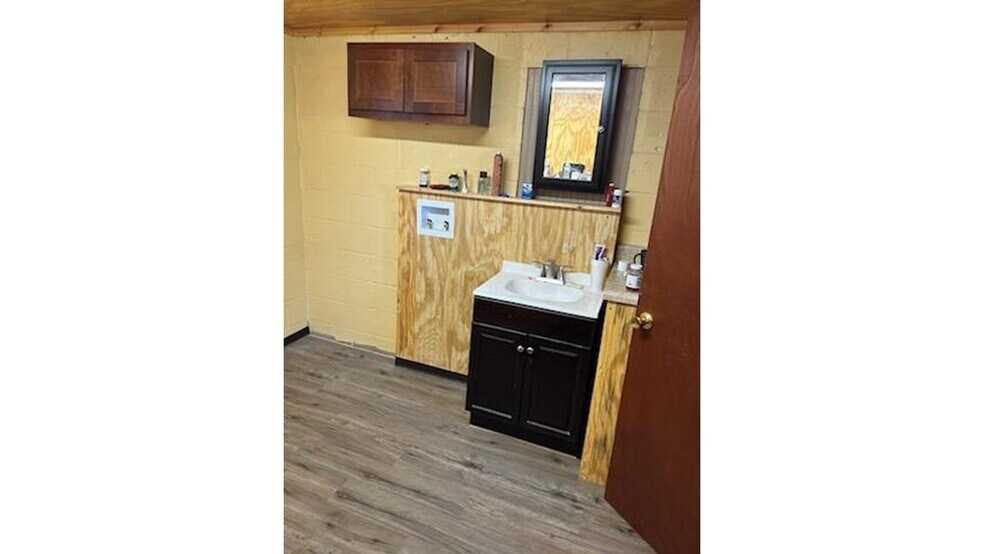 More Photos Of 512 1st Street, Waurika Office For Sale