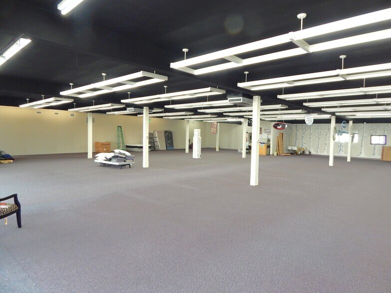 More Photos Of 635 SE Stephens St, Roseburg Freestanding For Lease