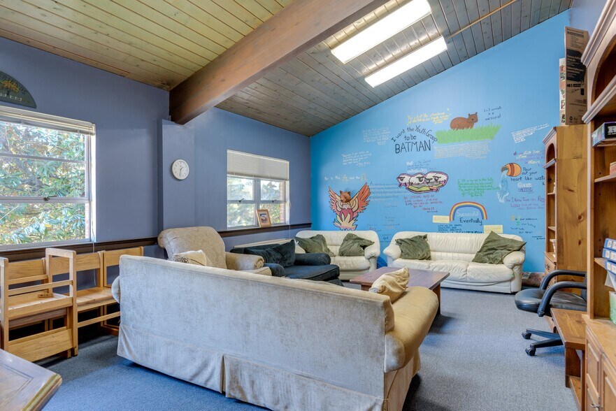 More Photos Of 37018 Glendale St, Purcellville Religious Facility For Lease