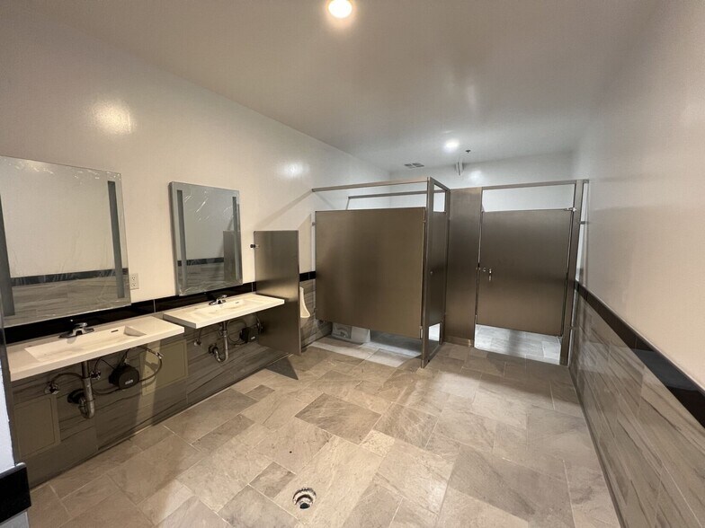 More Photos Of 4906 Alcoa Ave, Vernon Warehouse For Sale
