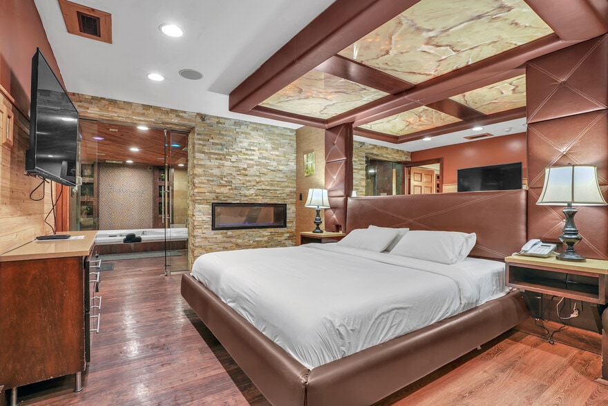 More Photos Of 16W621 S Frontage Rd, Willowbrook Hotel For Sale