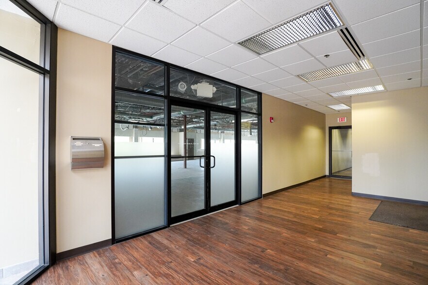 More Photos Of 4430-4438 Carver Woods Dr, Blue Ash Office For Sale