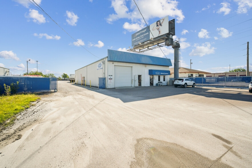 More Photos Of 2710 S Combee Rd, Lakeland Warehouse For Lease