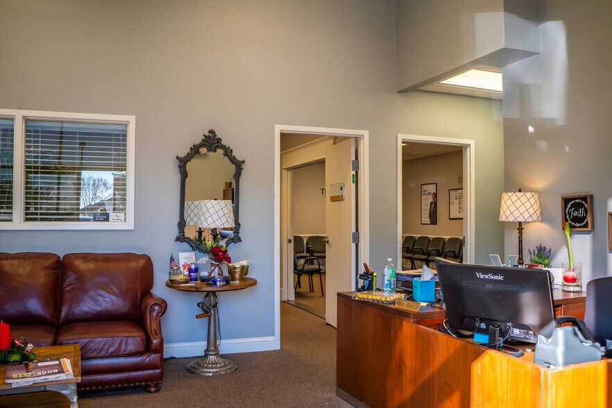 More Photos Of 5078 sunset Blvd, Lexington Medical For Sale