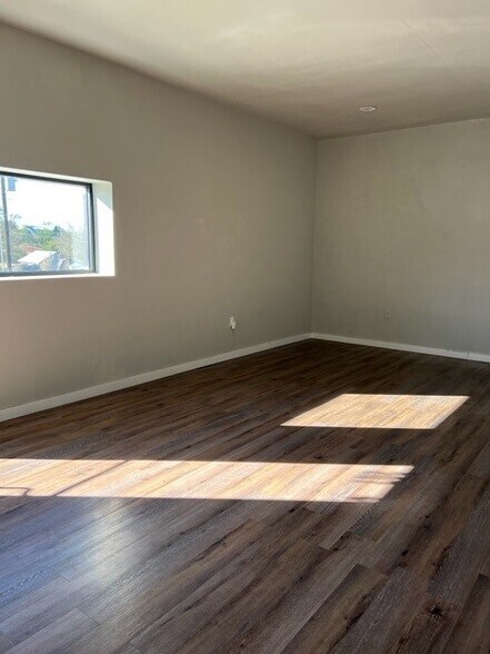 More Photos Of 12440 Trail Driver, Austin Warehouse For Lease