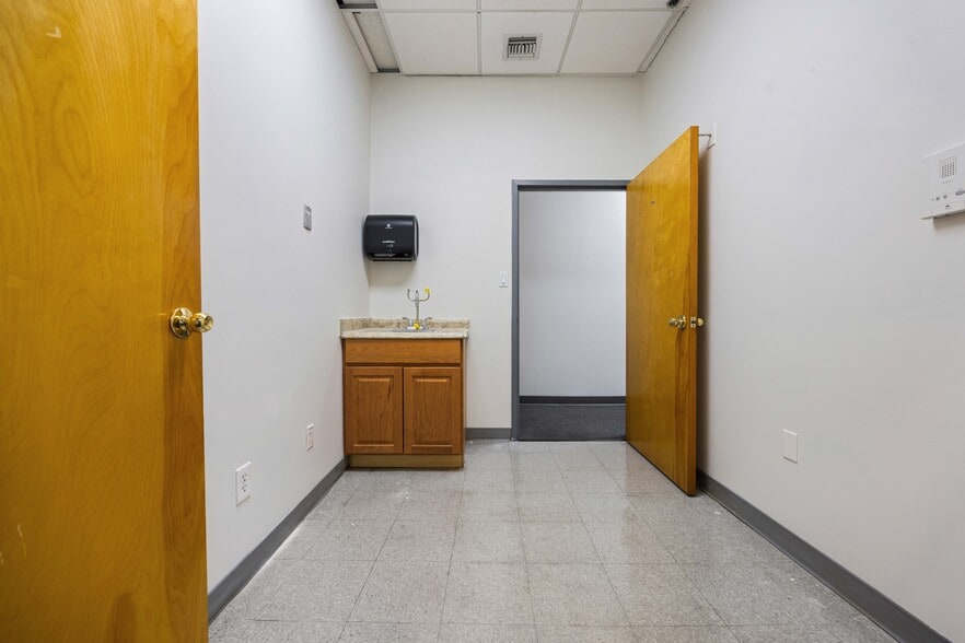 More Photos Of 200-12 44th Ave, Bayside Office For Lease