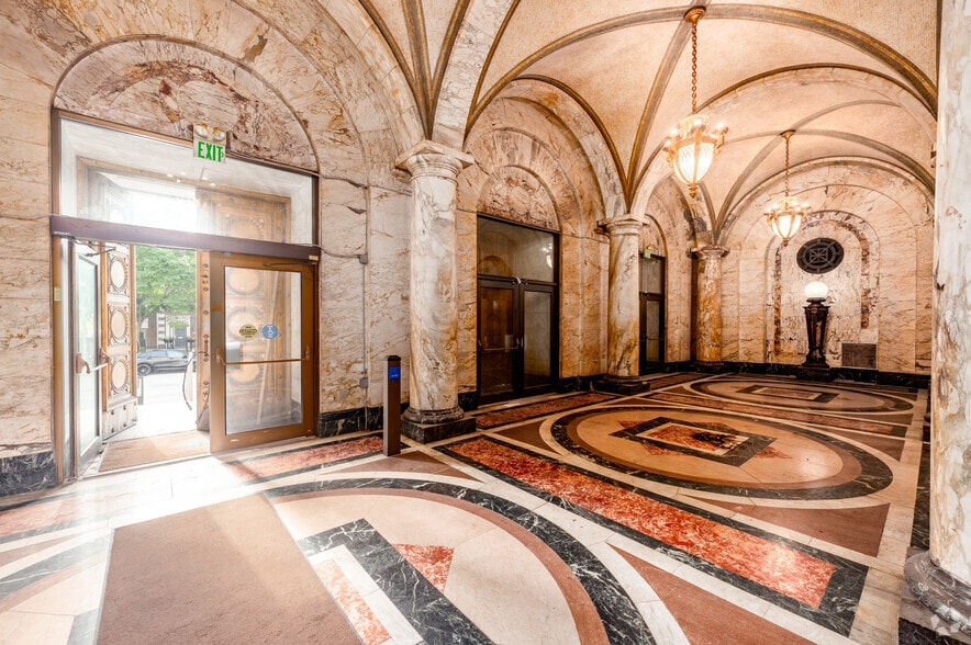 More Photos Of 222 N Alabama St, Indianapolis Office For Sale