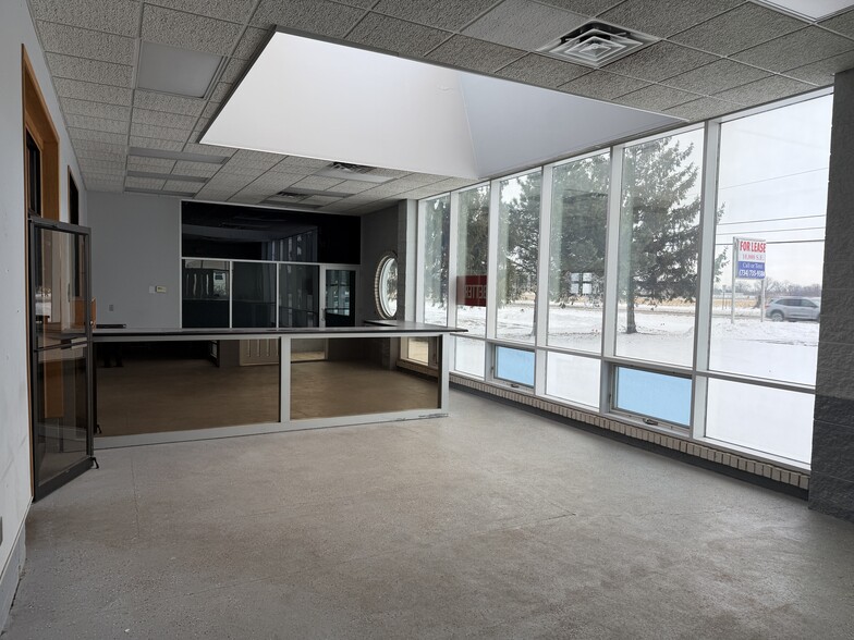 More Photos Of 15475 S Telegraph Rd, Monroe Light Distribution For Lease