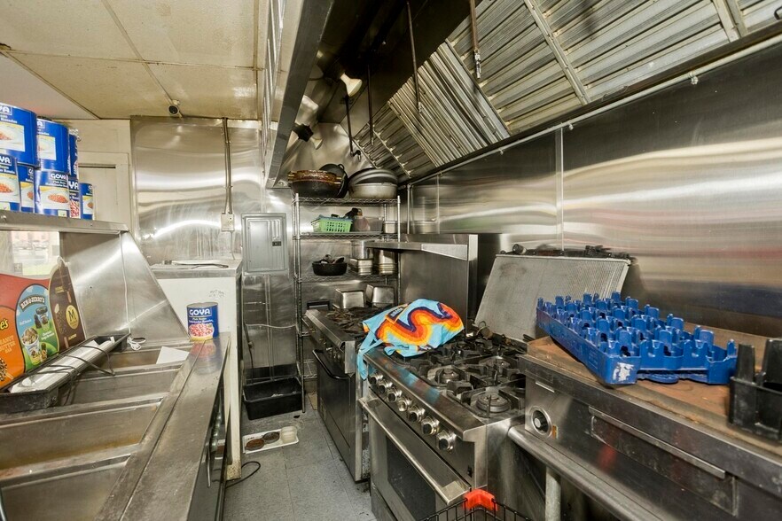 More Photos Of 95 School St, Chicopee Apartments For Sale