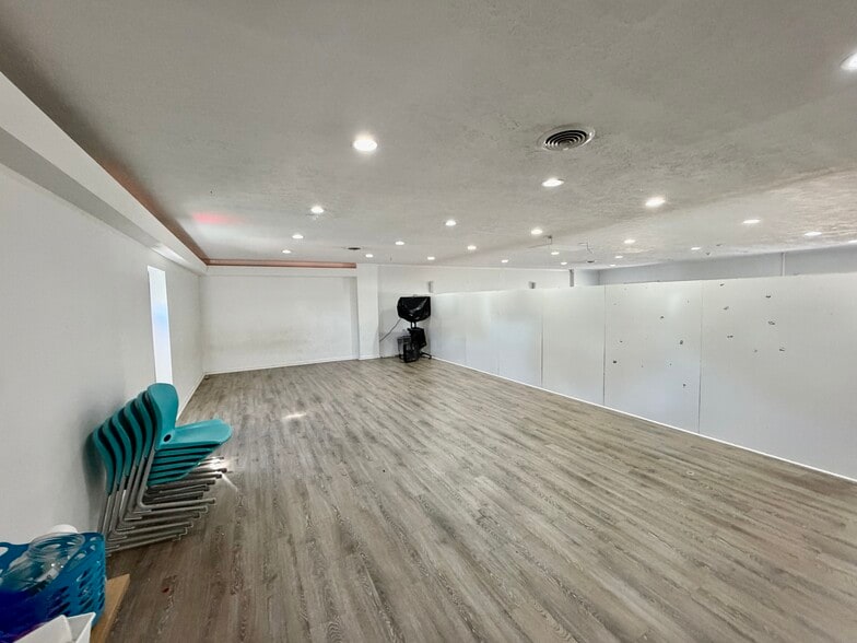 More Photos Of 2131 E 54th St, Indianapolis Office For Sale