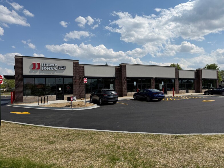 More Photos Of 609 Crystal Point Rd, Crystal Lk, Crystal Lake Storefront For Lease
