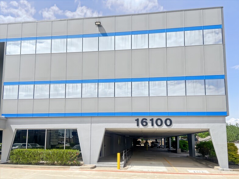 More Photos Of 16100 Cairnway Dr, Houston Coworking Space