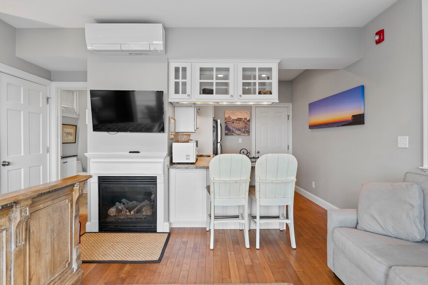 More Photos Of 113 113, 115 & 117 Perkins Cove, Ogunquit General Retail For Sale