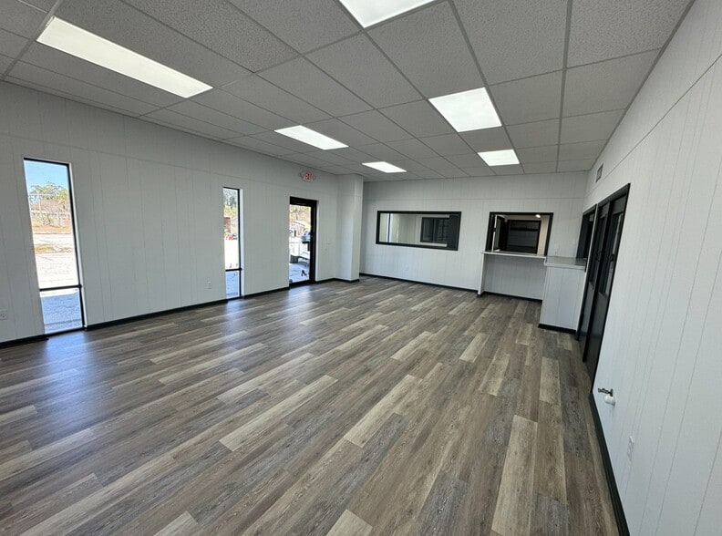 More Photos Of 220 Recker Hwy, Auburndale Warehouse For Lease