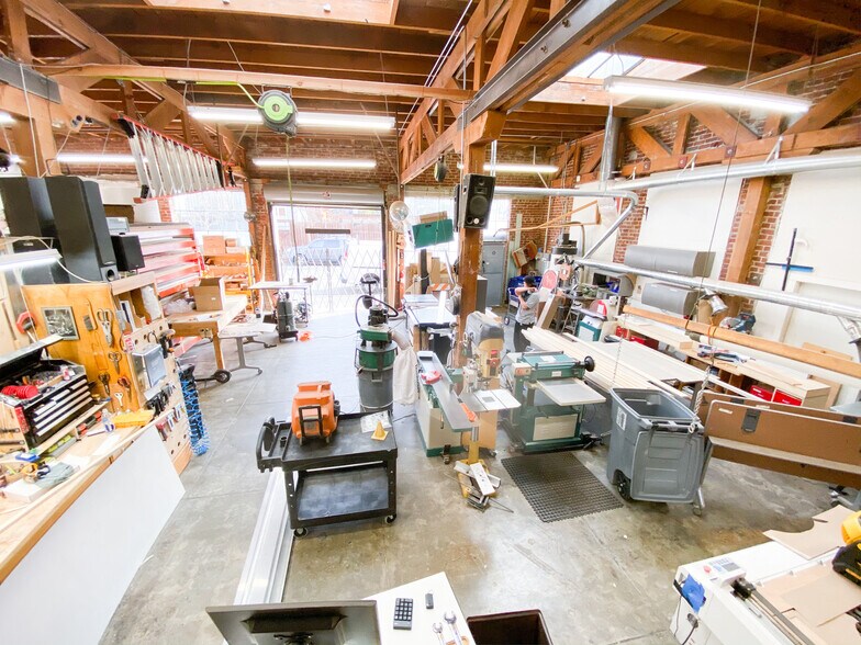 More Photos Of 2295 San Pablo Ave, Berkeley Showroom For Lease