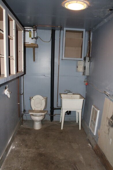 More Photos Of 7 Rod Shop Road Rd, Turners Falls Industrial For Lease