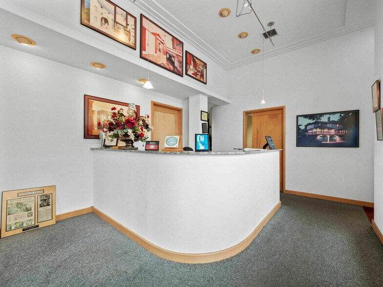 More Photos Of 740 Grand Ave, Saint Paul Storefront Retail Office For Sale