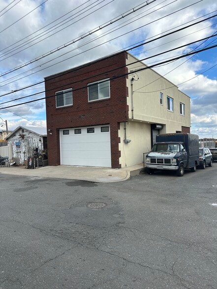Primary Photo Of 20 Fullerton Ave, Yonkers Light Manufacturing For Lease