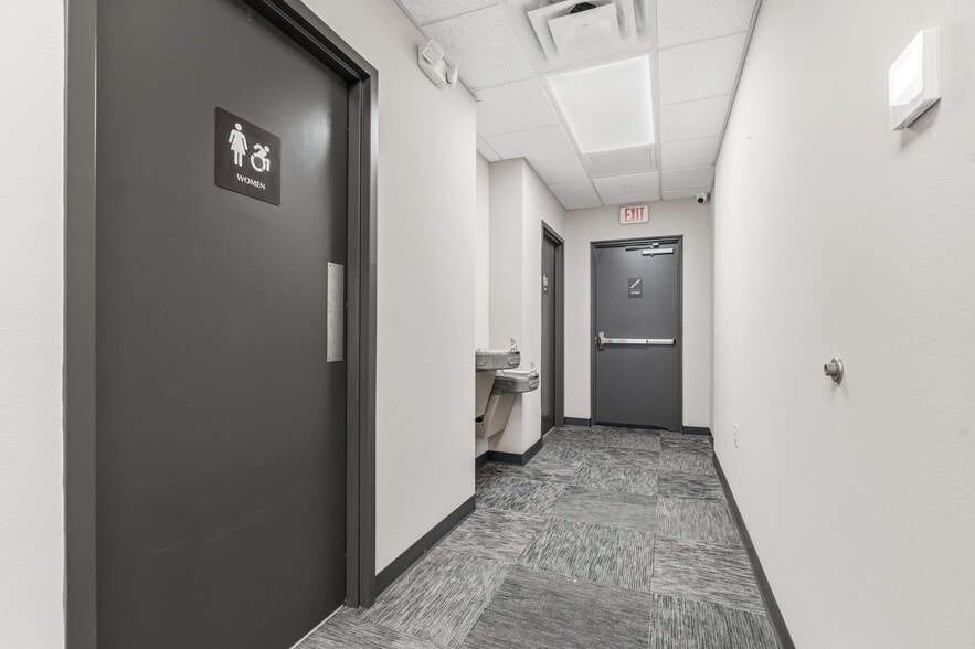 More Photos Of 131 S Country Club Rd, Lake Mary Office For Sale