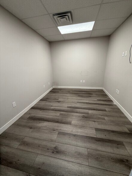 More Photos Of 3475 Boulder Hwy, Las Vegas Freestanding For Lease