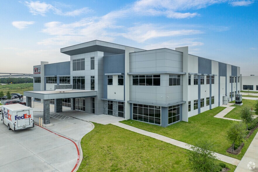 More Photos Of 13009 Gulf Commerce Dr, Houston Medical For Lease