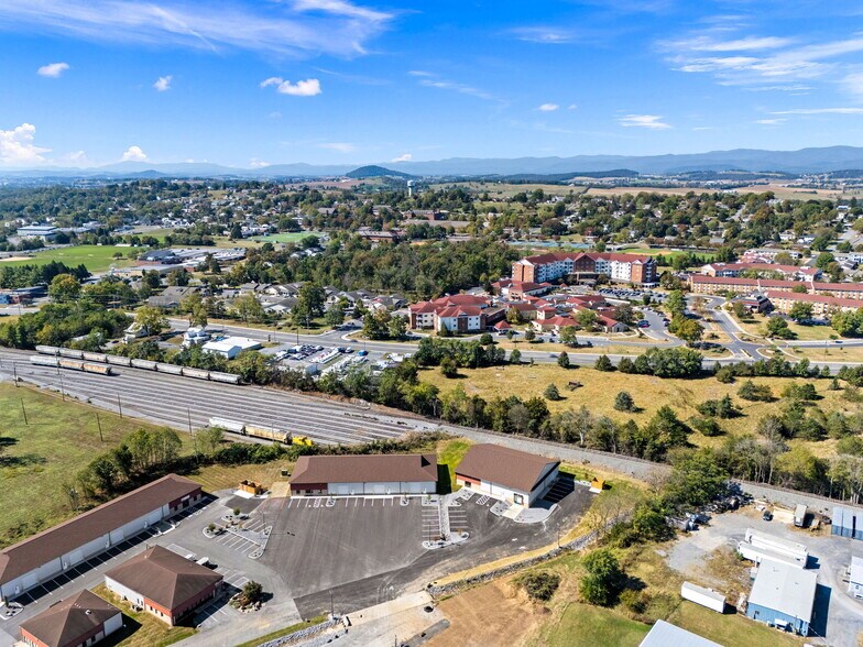 More Photos Of 975 Sawtooth Oak Cir, Harrisonburg Warehouse For Lease