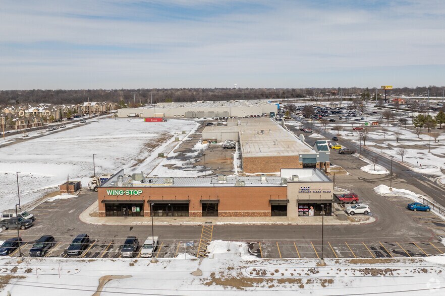 More Photos Of 812 W Tucson St, Broken Arrow General Retail For Sale