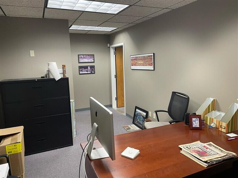 More Photos Of 709 Erie Blvd W, Syracuse Office For Lease