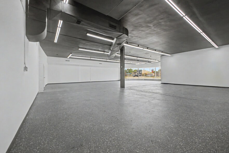 More Photos Of 14222 Fort St, Southgate General Retail For Lease