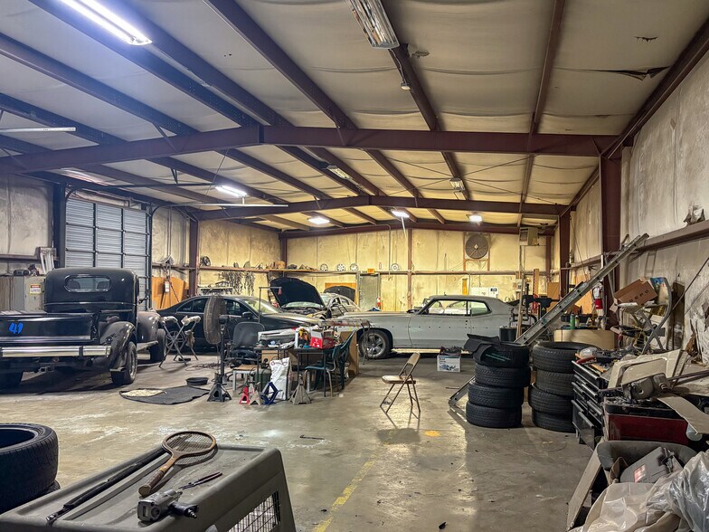 More Photos Of 6921 Stall Rd, Charleston Auto Repair For Lease