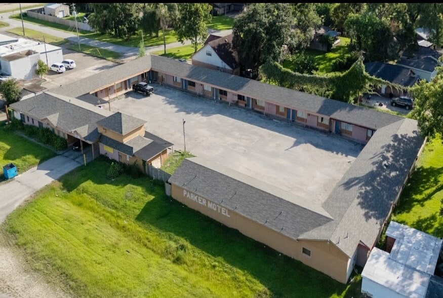 Primary Photo Of 560 Brazosport Blvd N, Clute Hotel For Sale