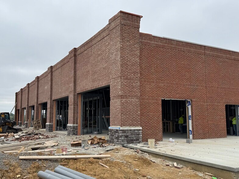 More Photos Of 420 Watson Way, Shelbyville Restaurant For Lease