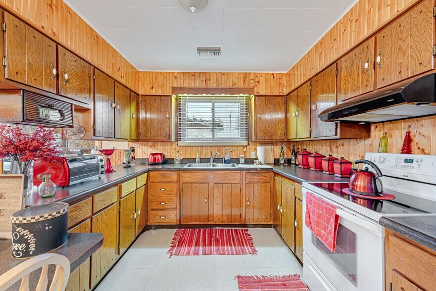 More Photos Of 175 Mount Joy Rd, Mount Pleasant Industrial For Sale