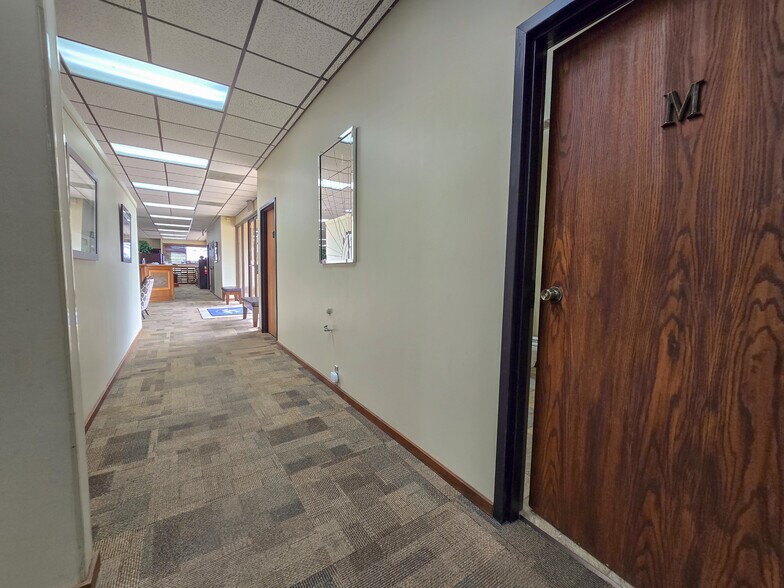 More Photos Of 123 W Highland St, Shawnee Office For Sale