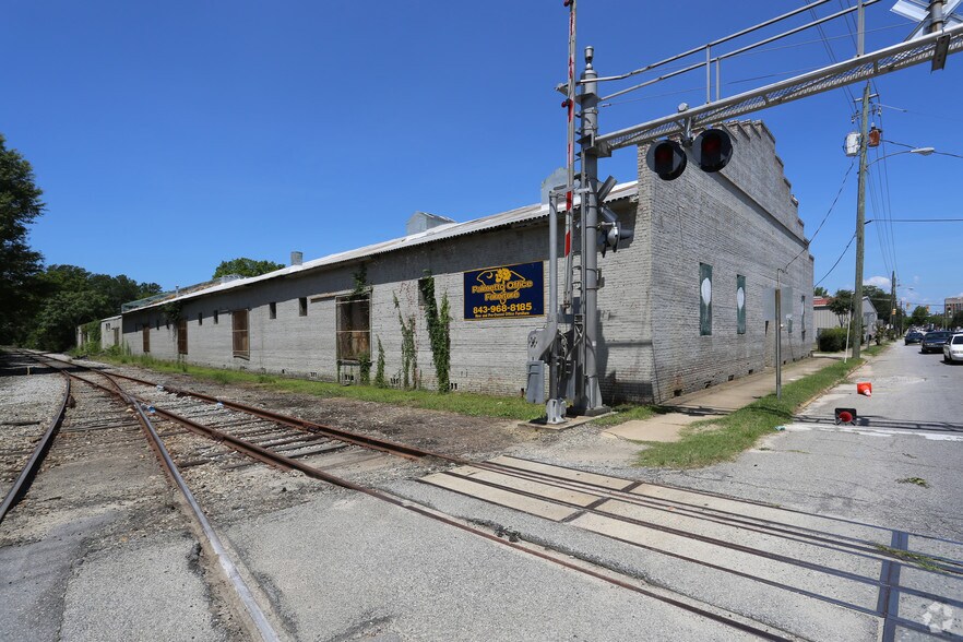 More Photos Of 308 S Main St, Darlington Warehouse For Sale