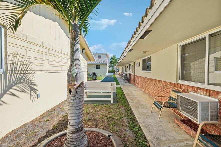 More Photos Of 1201 S Federal Hwy, Hollywood Hotel For Sale