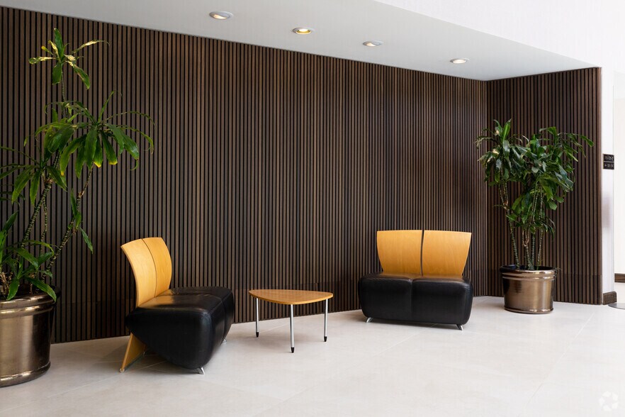 More Photos Of 5743 Corsa Ave, Westlake Village Office For Lease