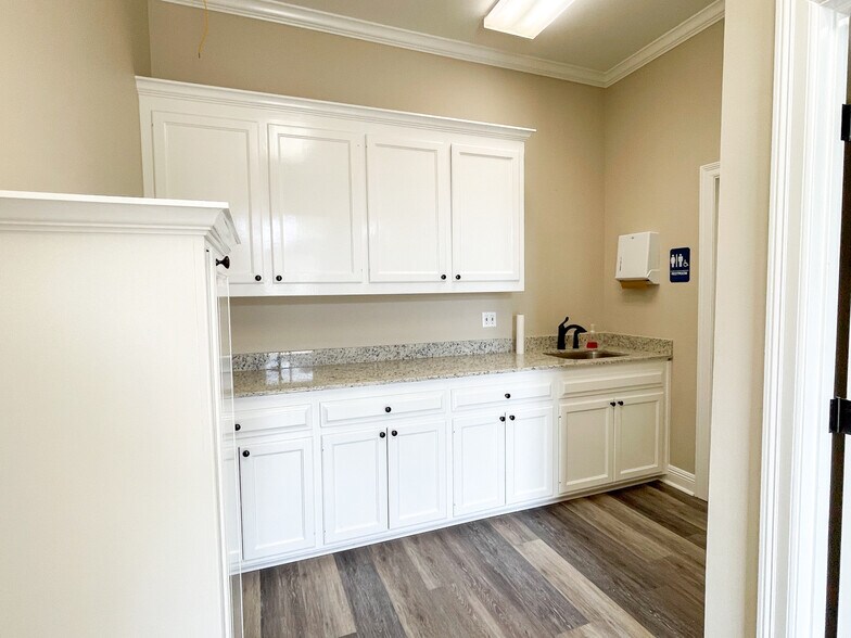 More Photos Of 13348 Coursey Blvd, Baton Rouge Medical For Lease