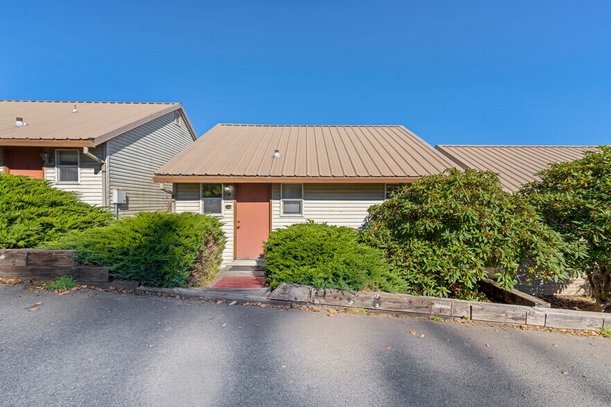 More Photos Of 4484 Fish Mill, Westlake Hotel For Sale