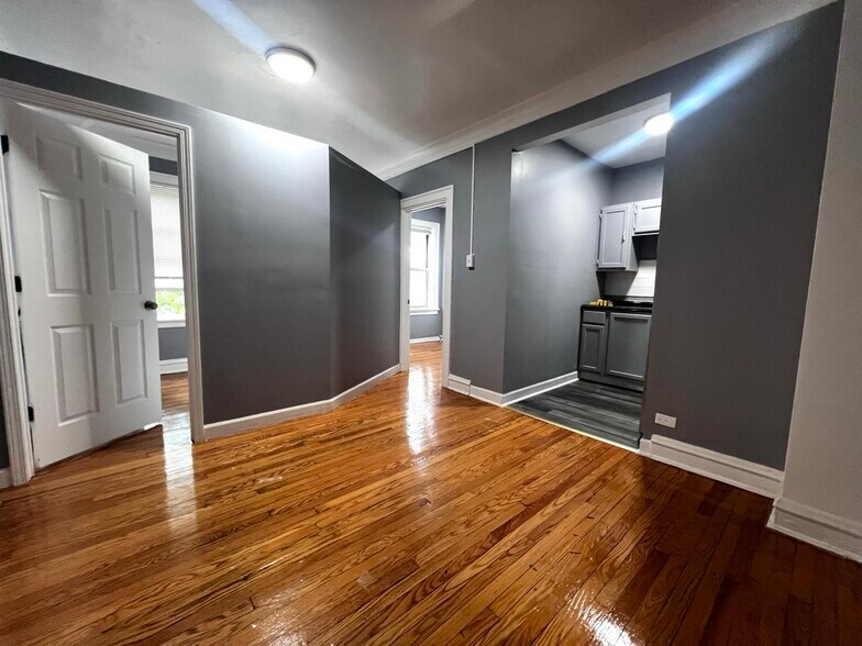 More Photos Of 6720 S Jeffery Blvd, Chicago Apartments For Sale