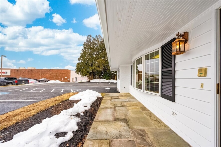 More Photos Of 611 Nursery Rd, Westminster Office For Sale