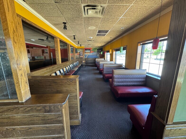More Photos Of 3953 W Sunset Ave, Springdale Restaurant For Lease