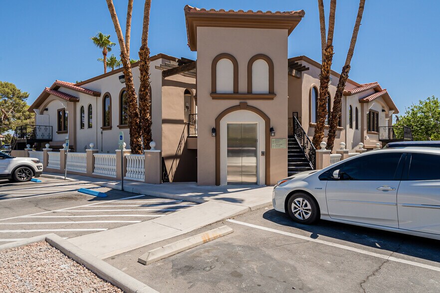 More Photos Of 2801 W Charleston Blvd, Las Vegas Medical For Lease