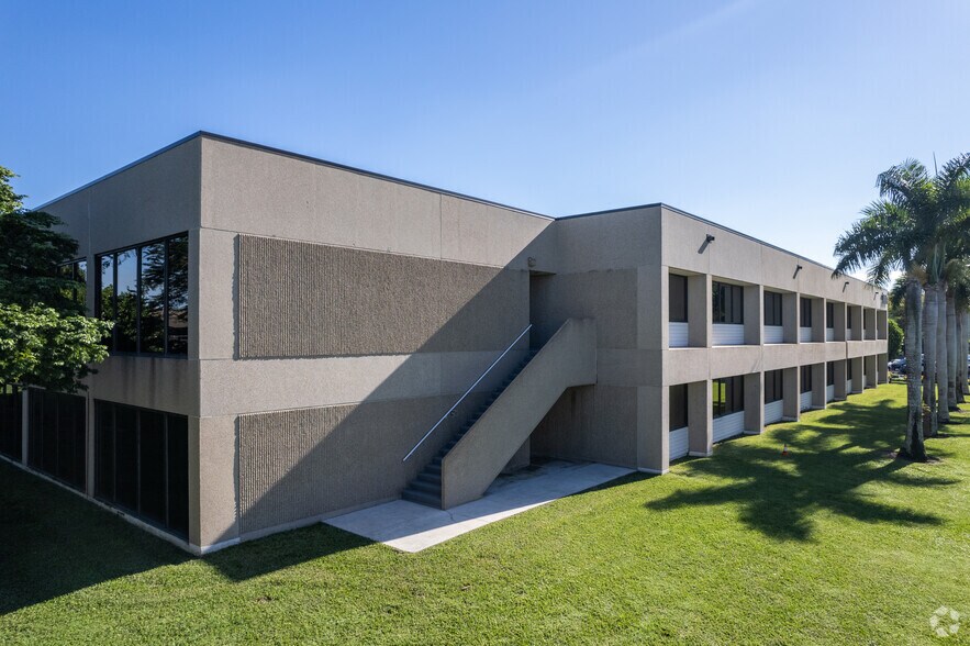 More Photos Of 7771 W Oakland Park Blvd, Fort Lauderdale Office For Lease