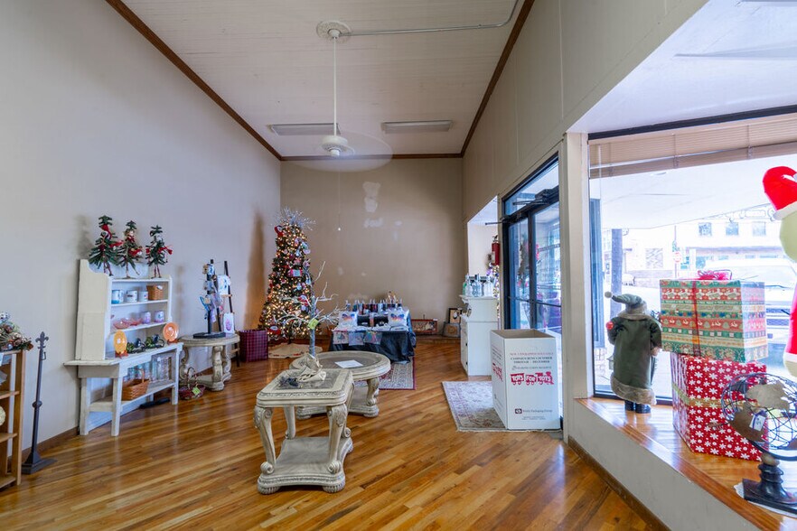 More Photos Of 106 W Columbia St, San Augustine Storefront Retail Office For Sale
