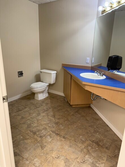 More Photos Of 14715-14729 Pacific Ave S, Tacoma Self Storage For Lease